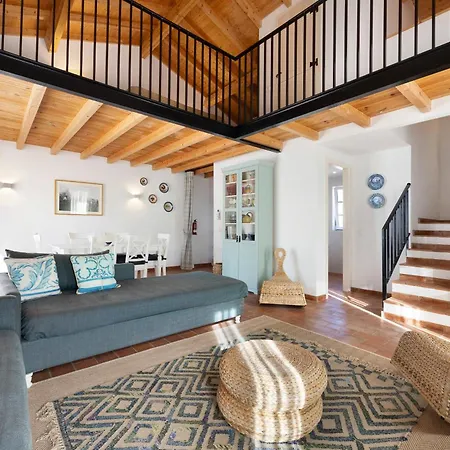 Villa Bartolomeu - *